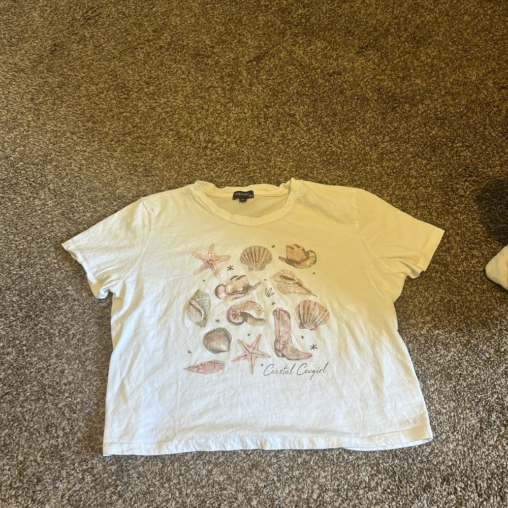 Coastal Casual white cropped Seashell Tee